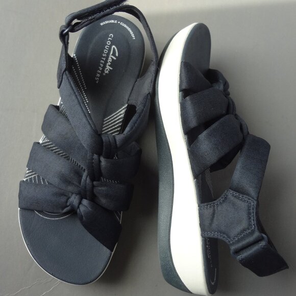SIZE 9. Clarks Cloudsteppers navy cushioned adjustable strap sandals. - Picture 1 of 15